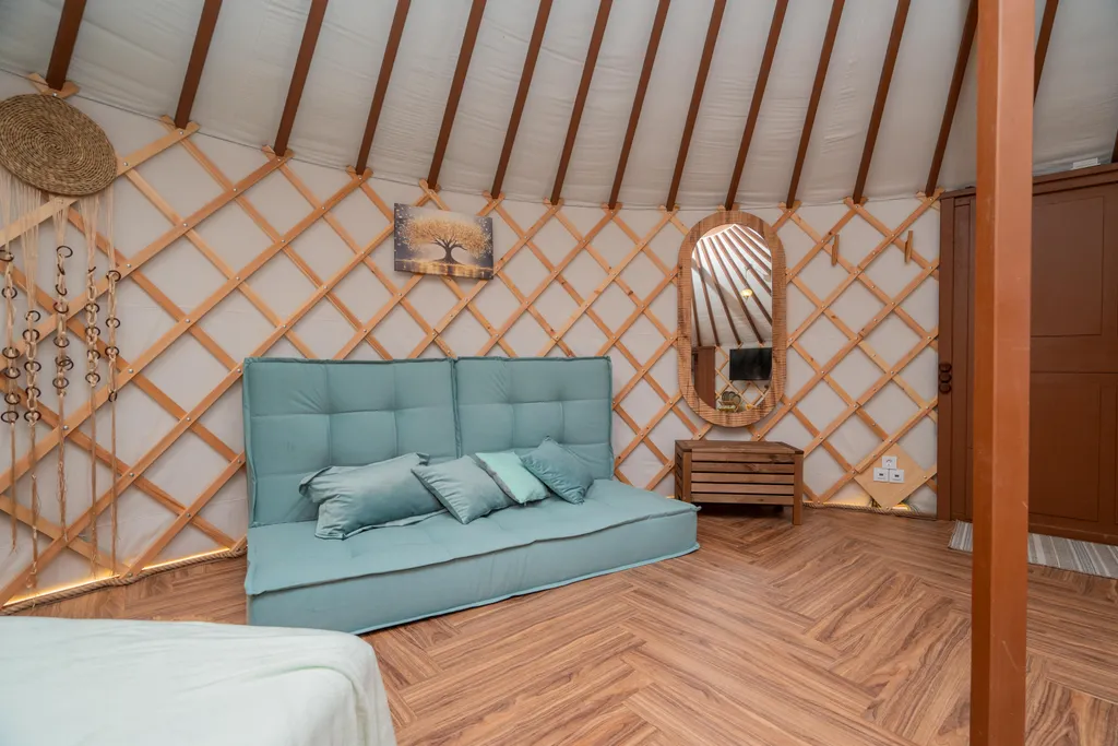 Глэмпинг в лесу