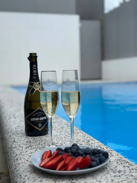 Дом с бассейном