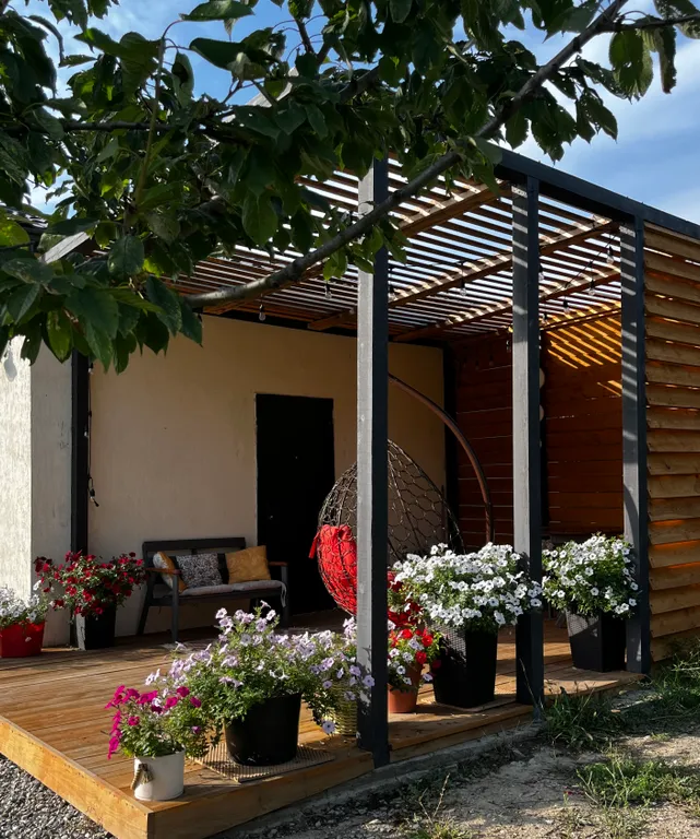 Домик с террасой и своей территорией