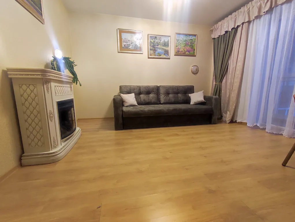 Двухуровневая трёхкомнатная квартира возле моря