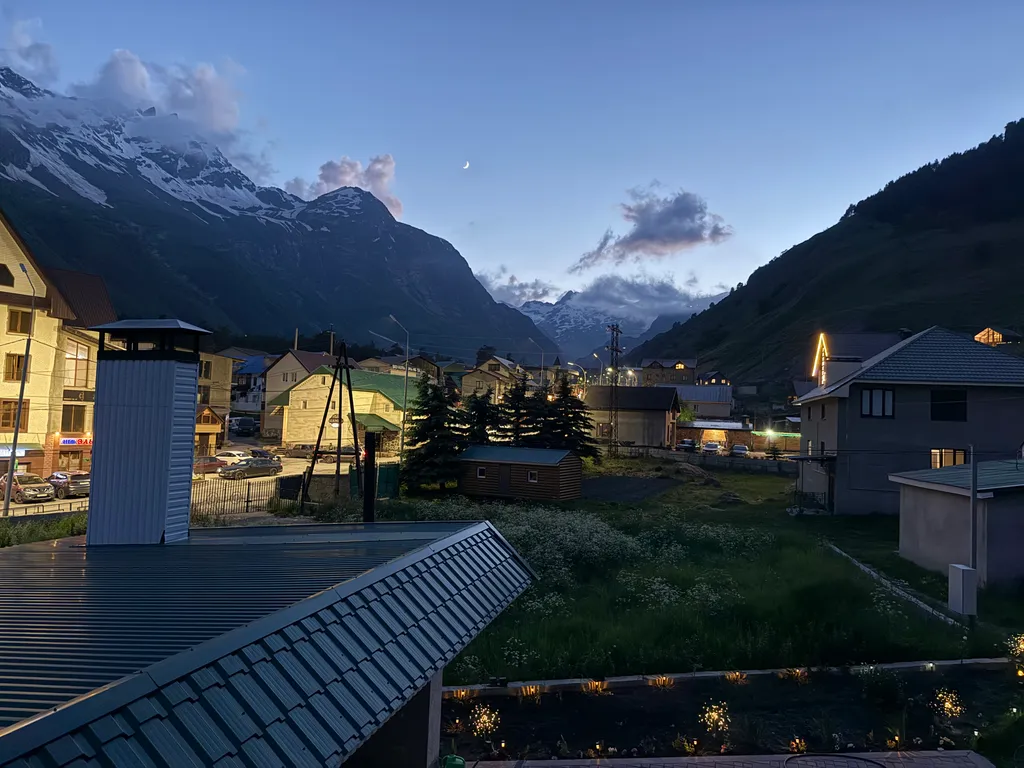 Уютный домик в сказочном месте