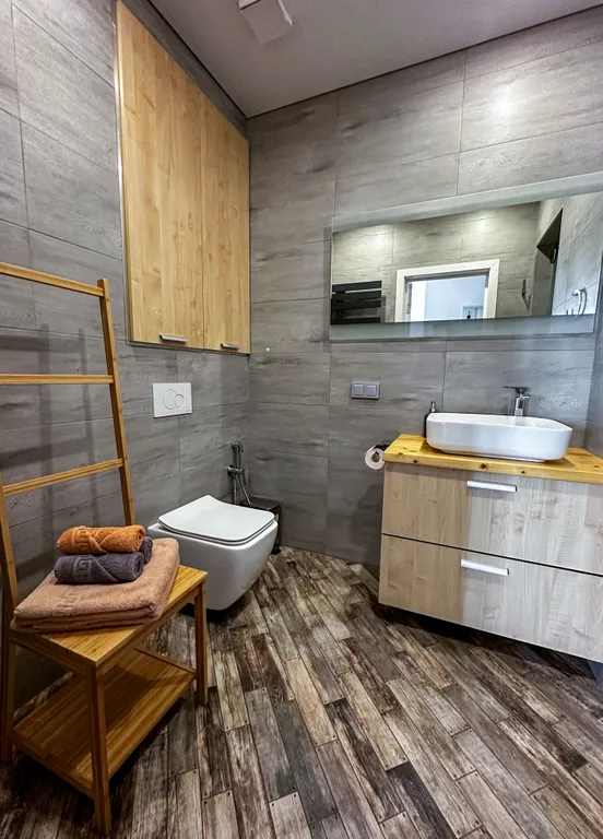 Geometry - просторная квартира с панорамным видом на реку в центре