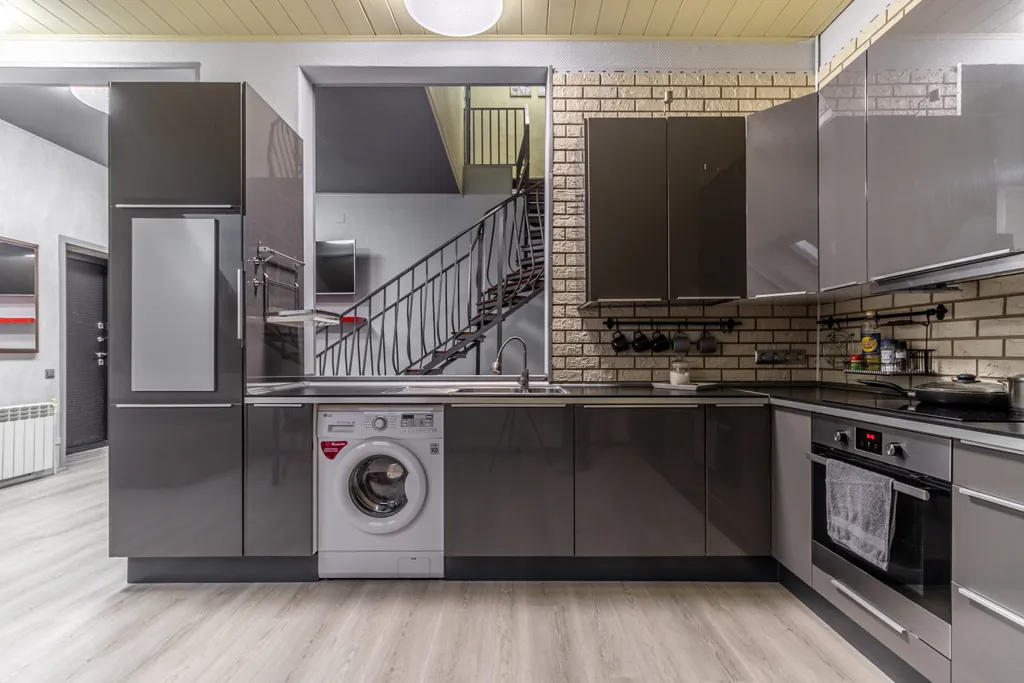 Двухуровневая квартира-студия с отдельной спальней