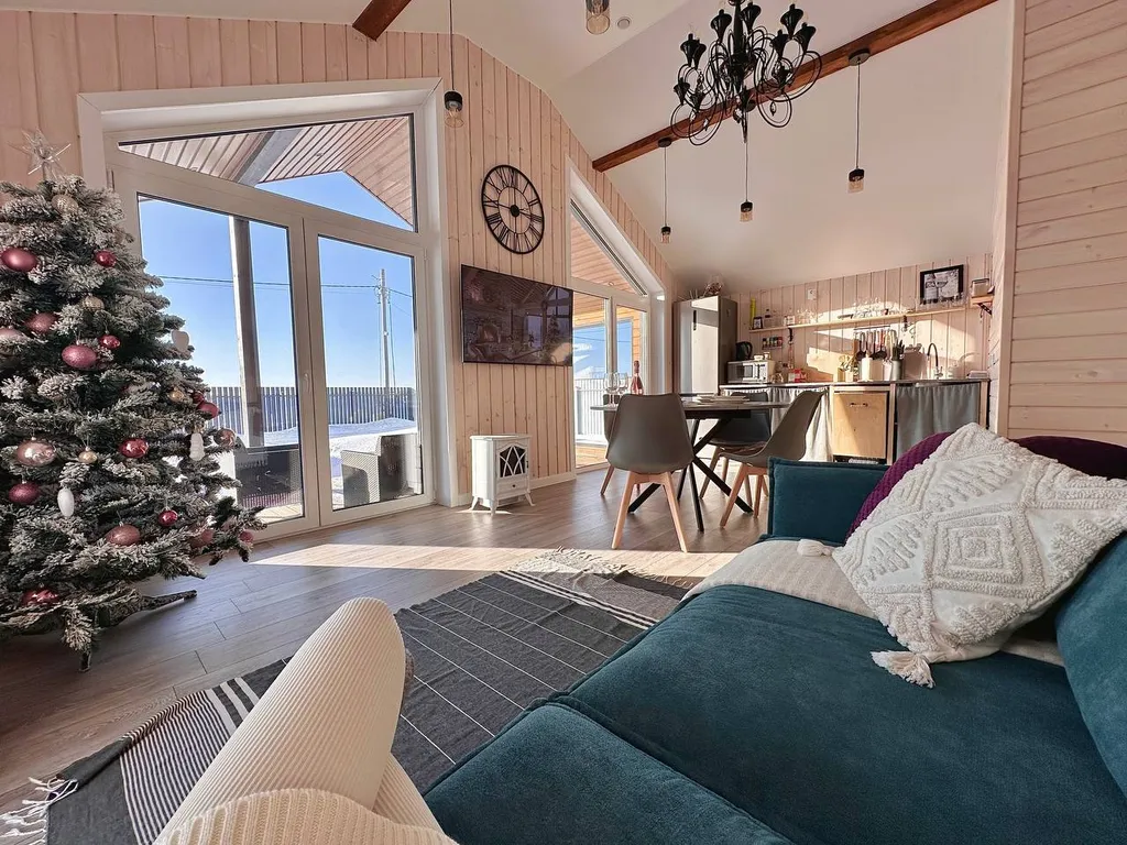 Коттедж Красивый дом с 2 спальнями — Ропша