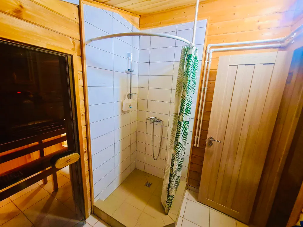 Дом стеклянный с видом на Ладожское озеро