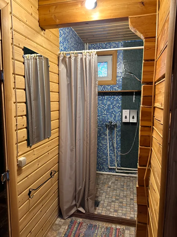 Домик в Горном Алтае с видом на горы