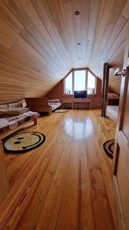 Дом на берегу озера Байкал