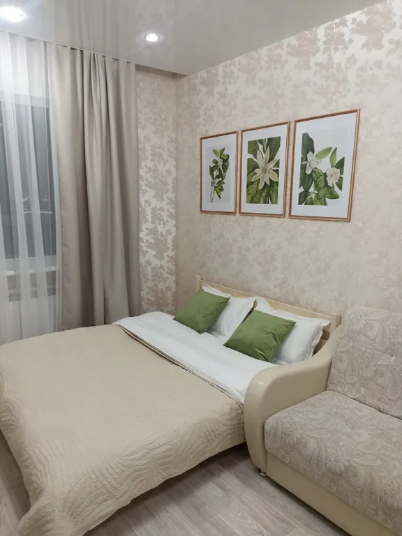 Уютная квартира-студия рядом с ТРЦ Аура — аренда посуточно в Сургут