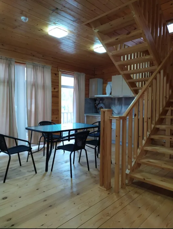 Уютный коттедж -сруб из сибирского кедра