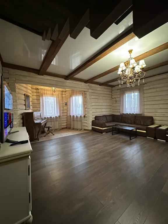 Уютный дом в лесу