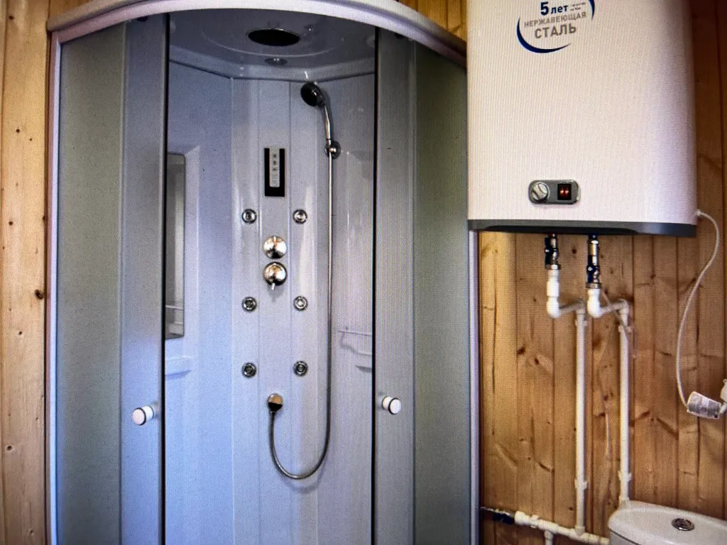 Домик у озера