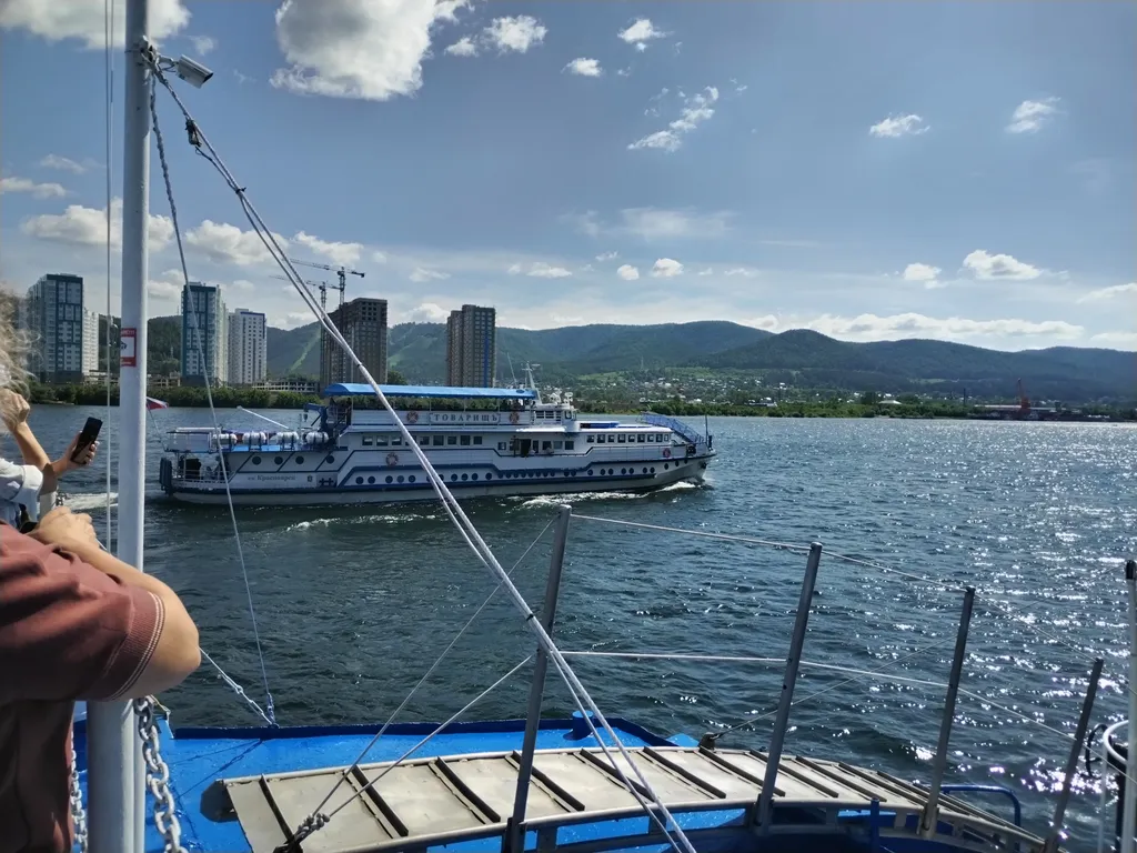 Квартира Большая квартира на набережной Енисея с пляжем — Красноярск