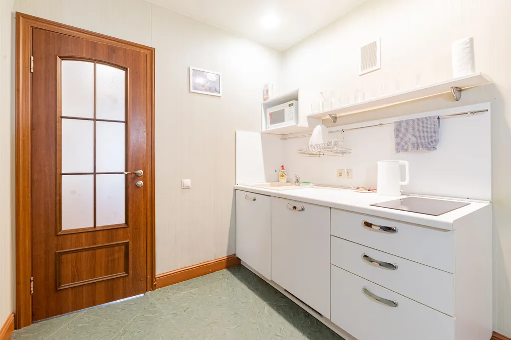 Двухкомнатная квартира с большой ванной у центра города