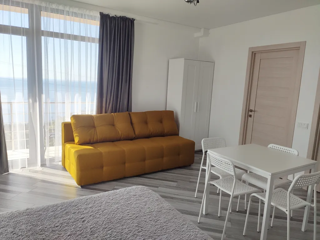 Квартира-студия с шикарным видом на море и гору Аю-Даг