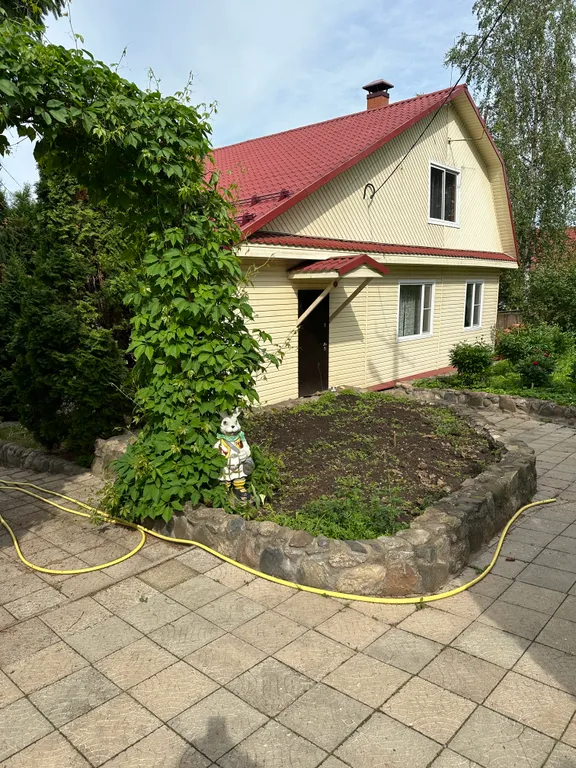 Уютный дом прямо на берегу реки