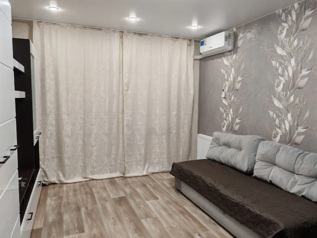 Видовая 1-комнатная квартира с дизайнерским ремонтом