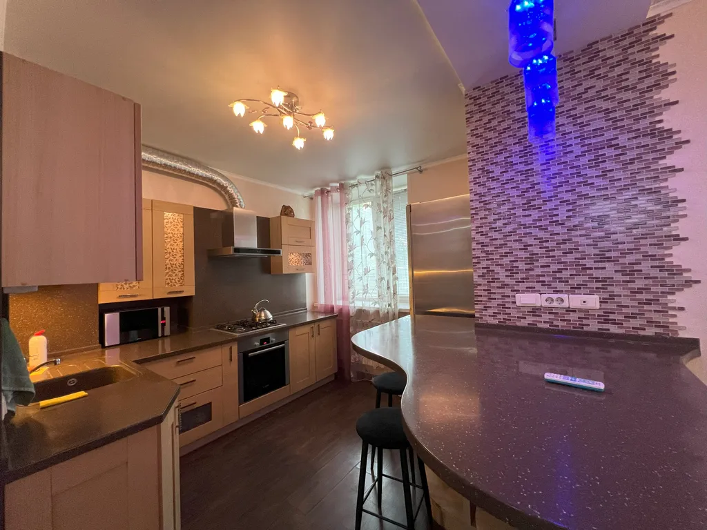 Красивая квартира на набережной