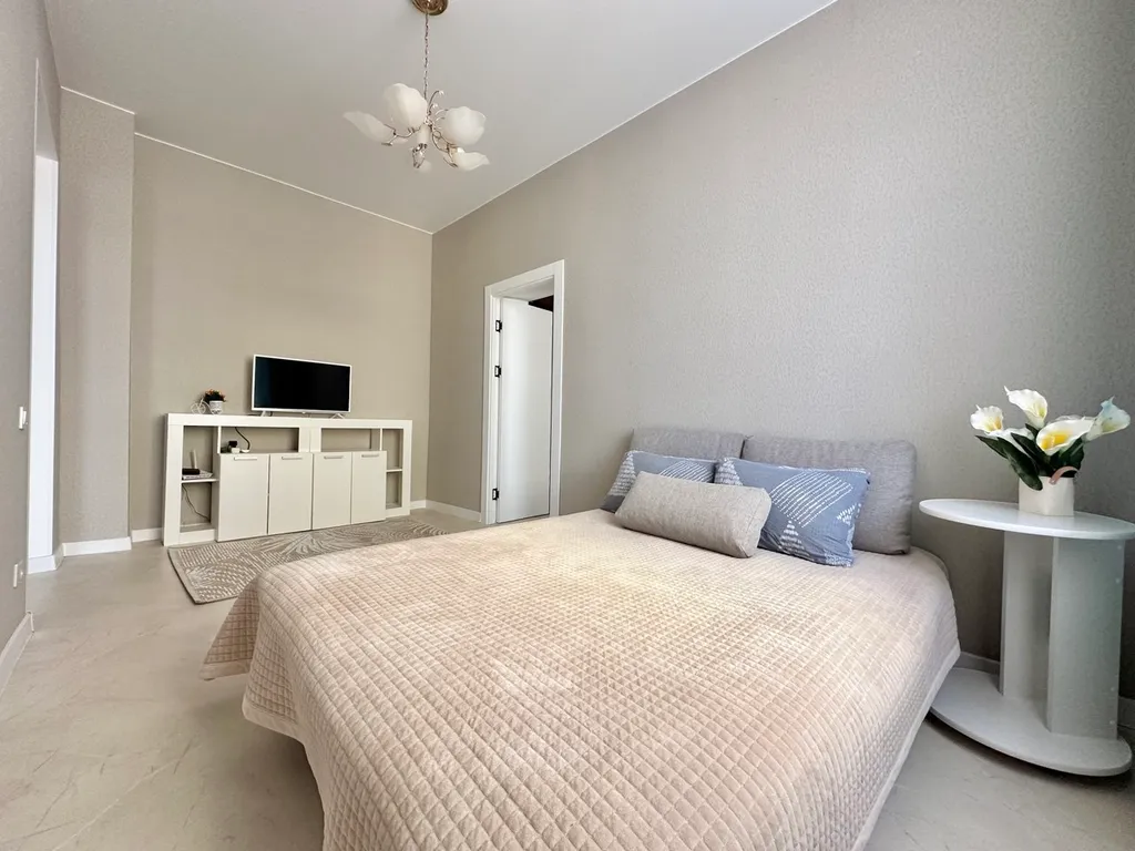 Квартира рядом с Лопатинским садом и крепостной стеной