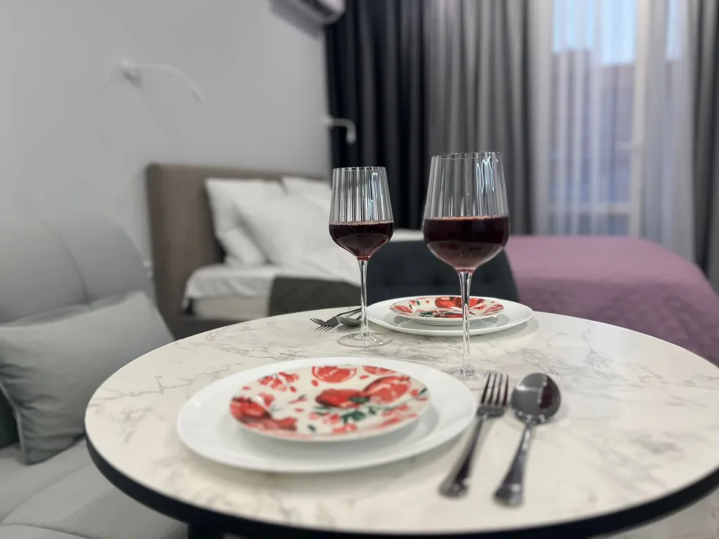 Новая студия с видом на горную реку и лес