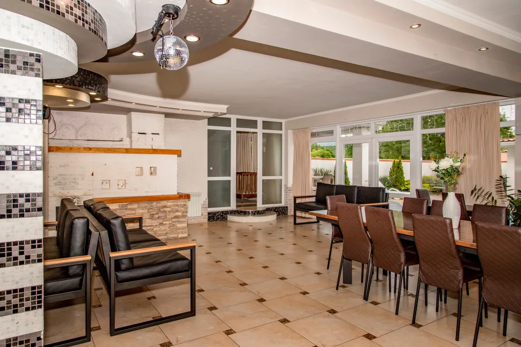 Вилла резиденция белый дом