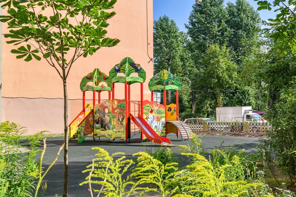 Роскошная квартира с балконом и парковкой рядом с Петропавловкой