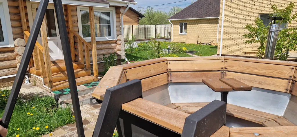 Бревенчатый новый дом с баней и банным чаном