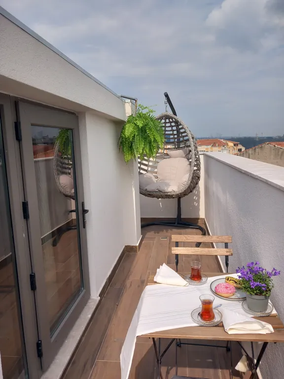 Видовая квартира с террасой в центре