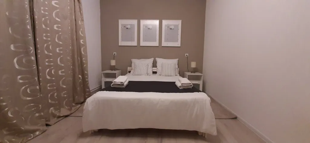 Дом в деревне с баней