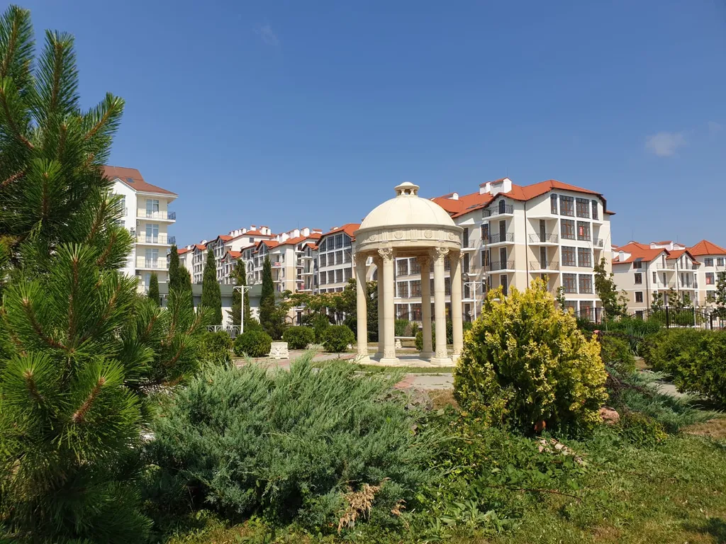 Шикарная 4-комнатная квартира у моря (Royal Apartment on Krymskaya 22)