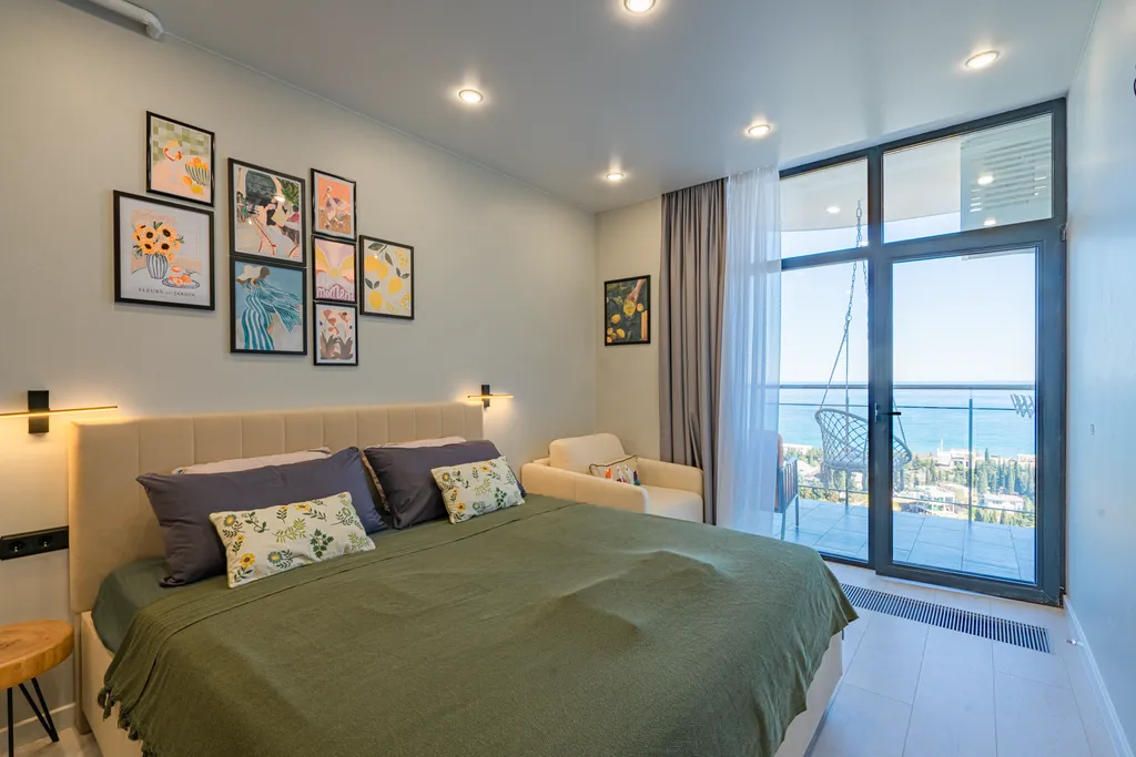 Дизайнерская студия ls-in the moment с видом на море с 11 этажа