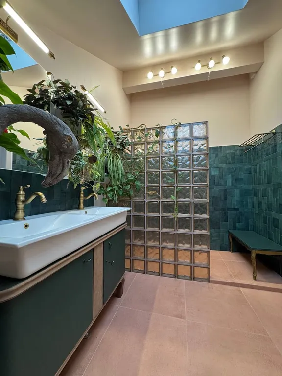 Уютный дизайнерский дом с сауной у самого леса