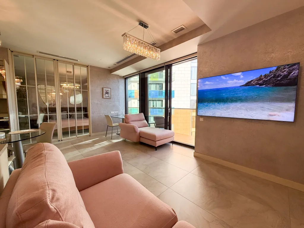 Двухкомнатная квартира на берегу моря, Bellevue Residence