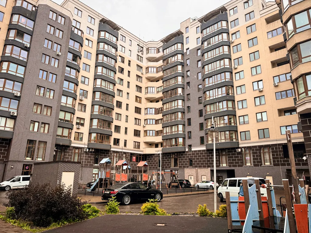 Квартира 70 кв. м. в новом доме на Леонова