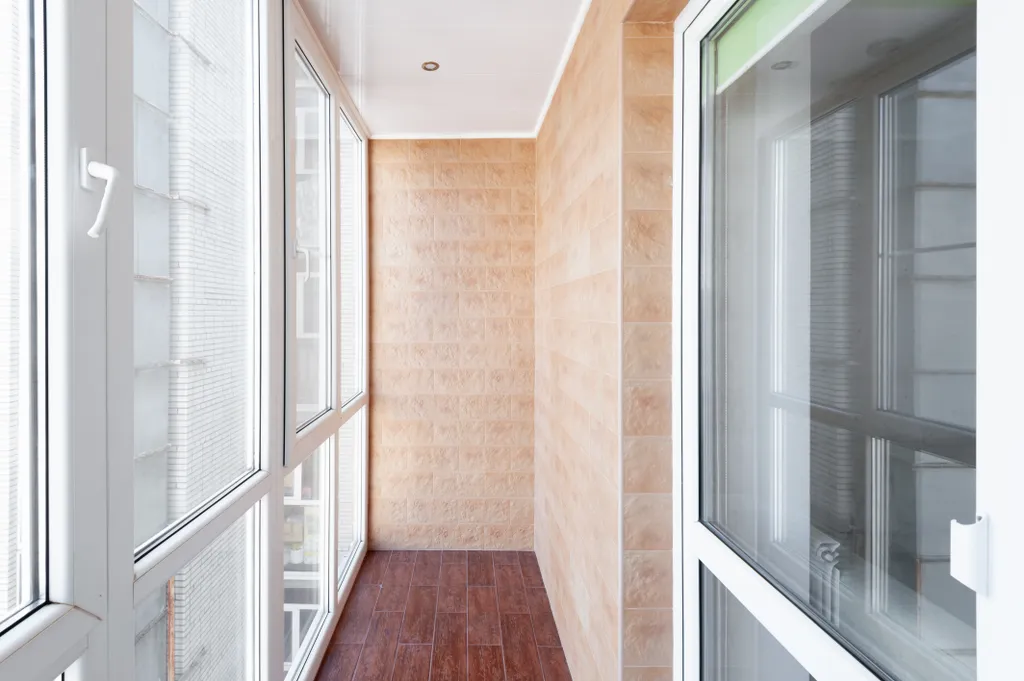 Просторная 3-кoмнатная квapтиpa с панорамными окнами в тихом центре