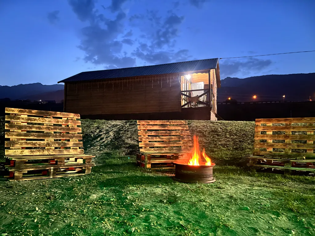 Коттедж на берегу реки и озера