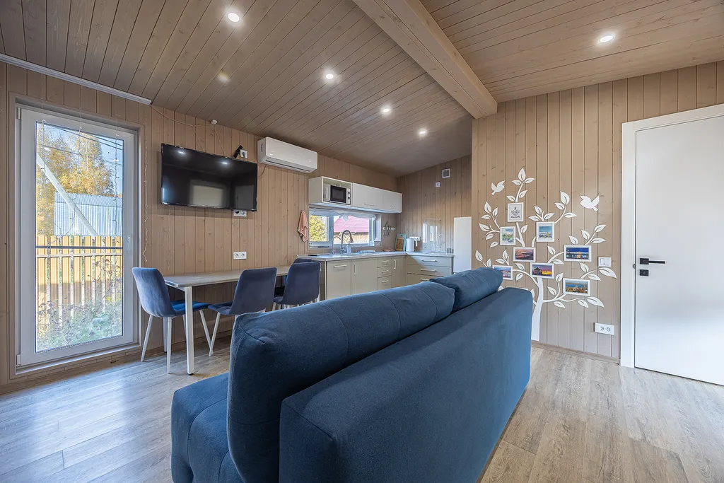 Коттедж Уютный новый домик в городе с горячей купелью — Новопокровское