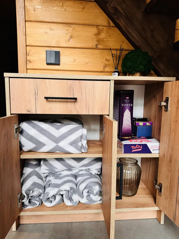 Дом с баней и банным чаном на краю соснового леса