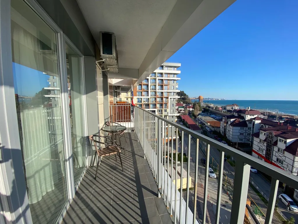 2-комнатная квартира с панорамными окнами у моря