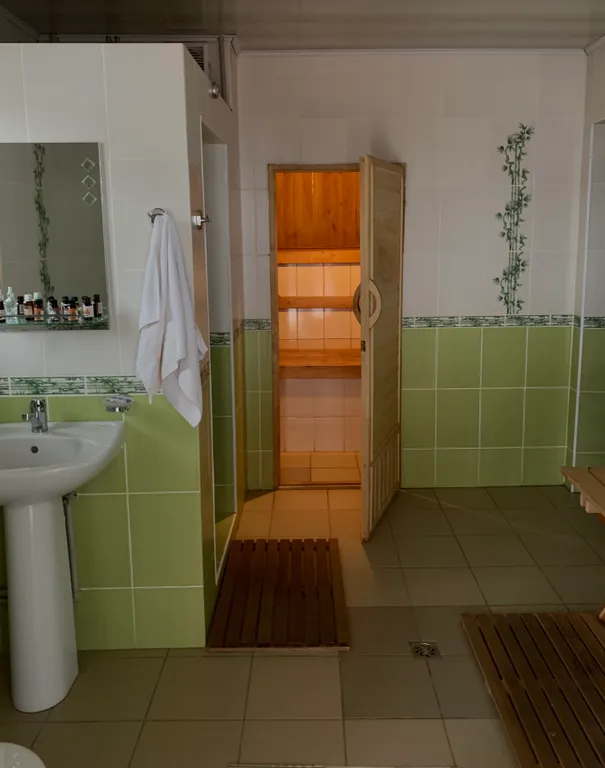 Дом с баней и бассейном