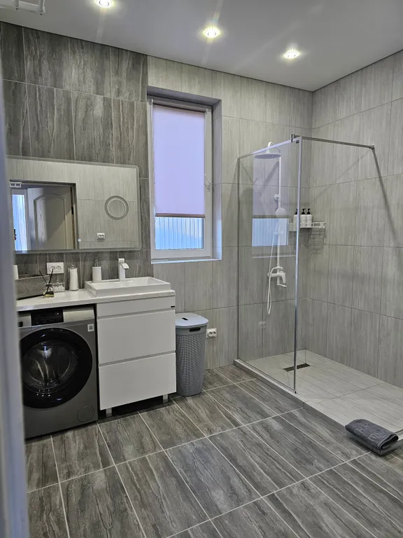 Современный новый дом с баней на дровах и собственной террриторией