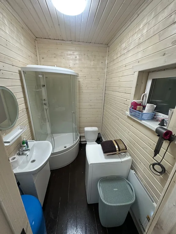 Уютный дом у леса и озера