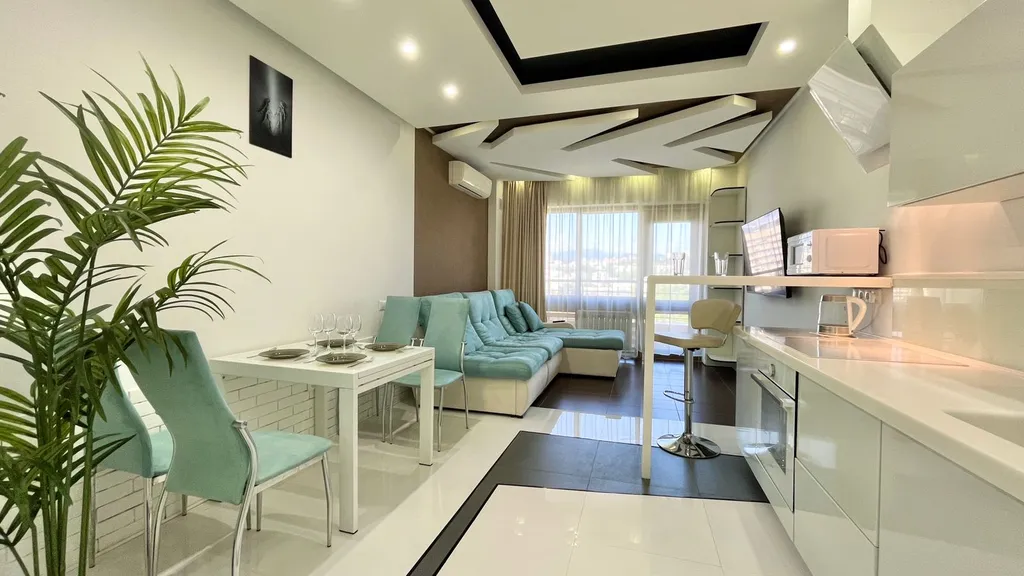 Апартамент с бассейном на крыше в центре Сочи