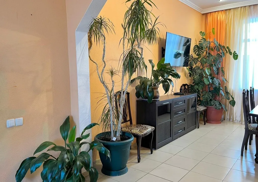 Два этажа с отдельным входом в уютном доме в ущелье рядом с озером