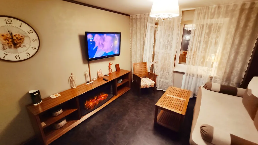 Квартира Коко Шанель с жёлтой ванной на львиных ножках