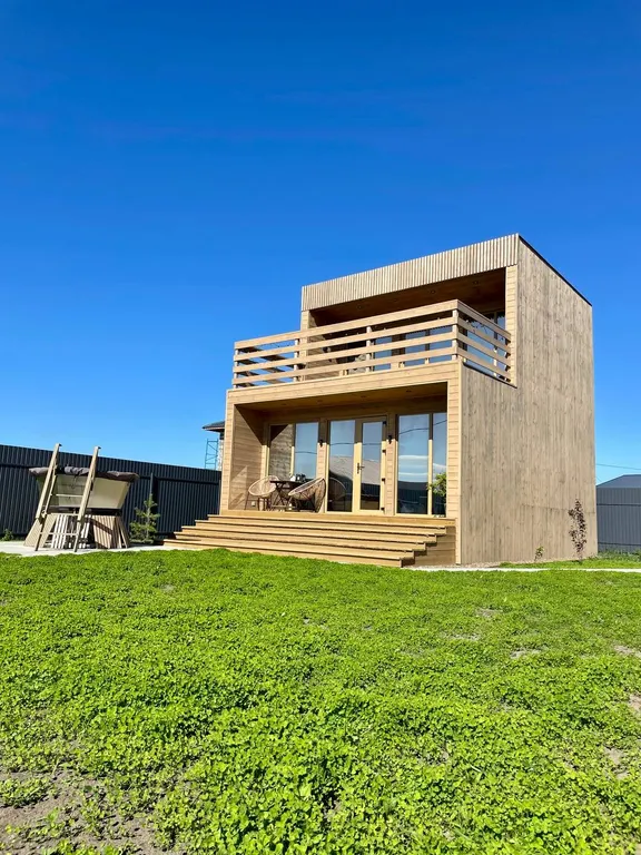 Cube House на берегу Волги