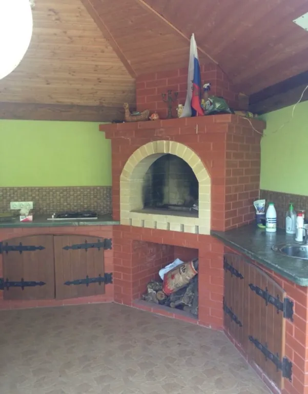 Уютный домик у озера