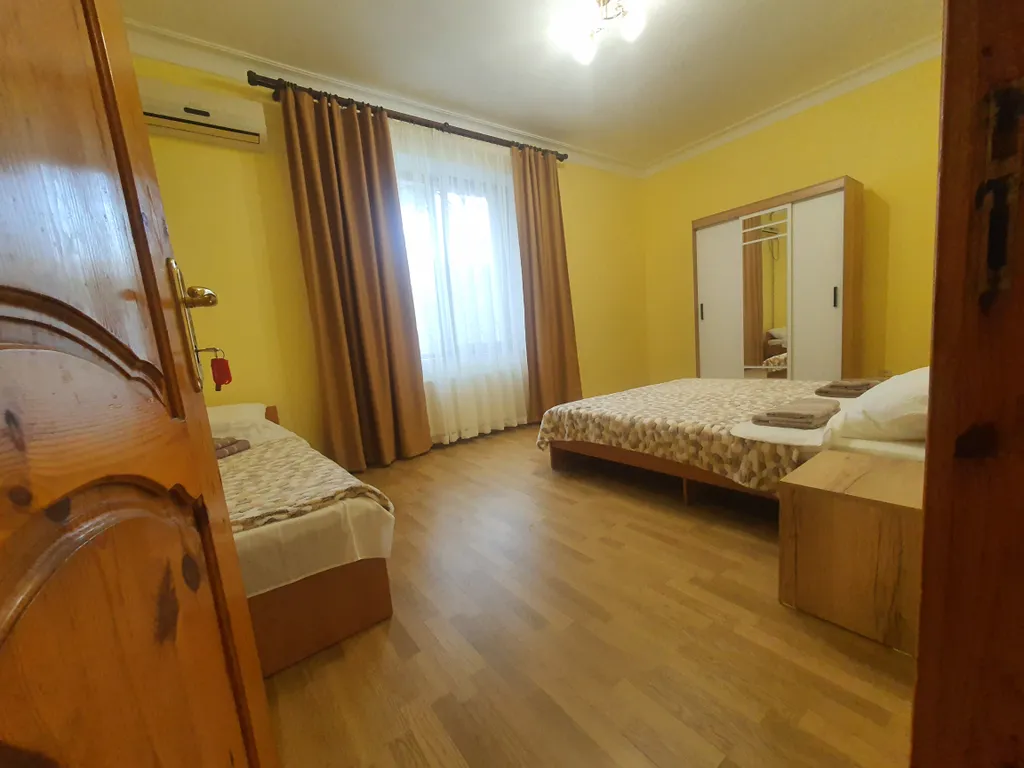 Квартира Квартира Уютный номер с отдельной кухней и санузлом — Феодосия