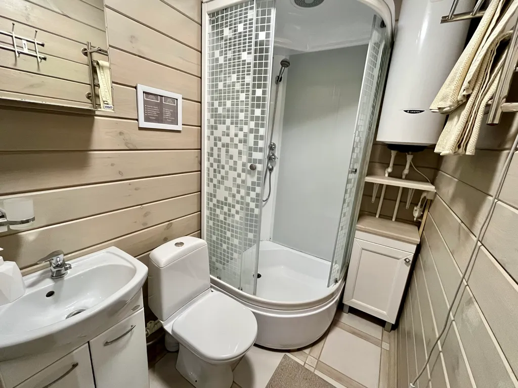 Коттедж Уютный домик на озере Волго на Селигере в сосновом бору — Турбаза Чайка