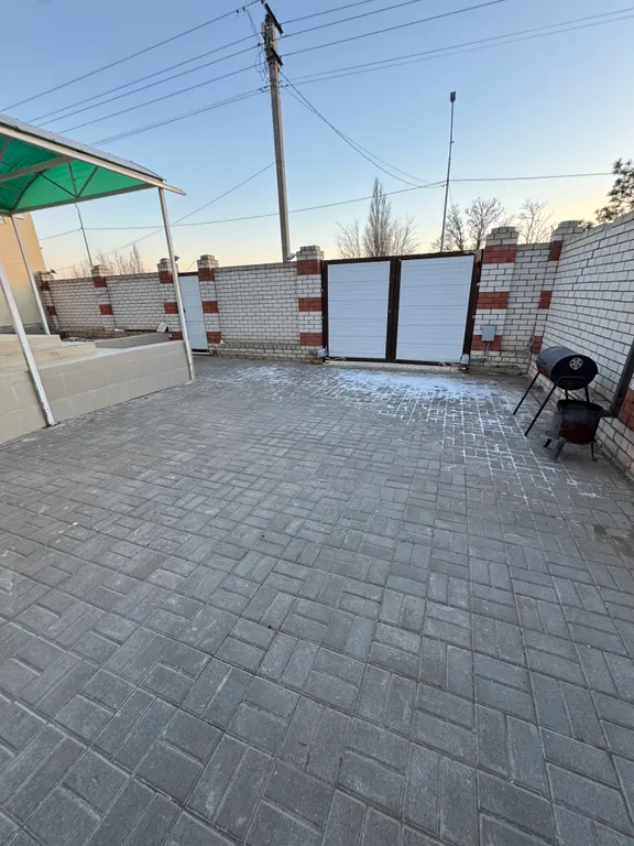 Дом с большим бассейном