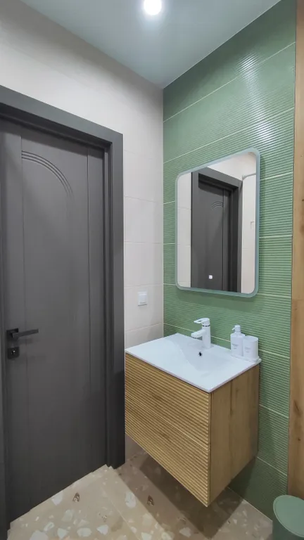 Студия с видом на город